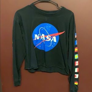 Cropped NASA tshirt
